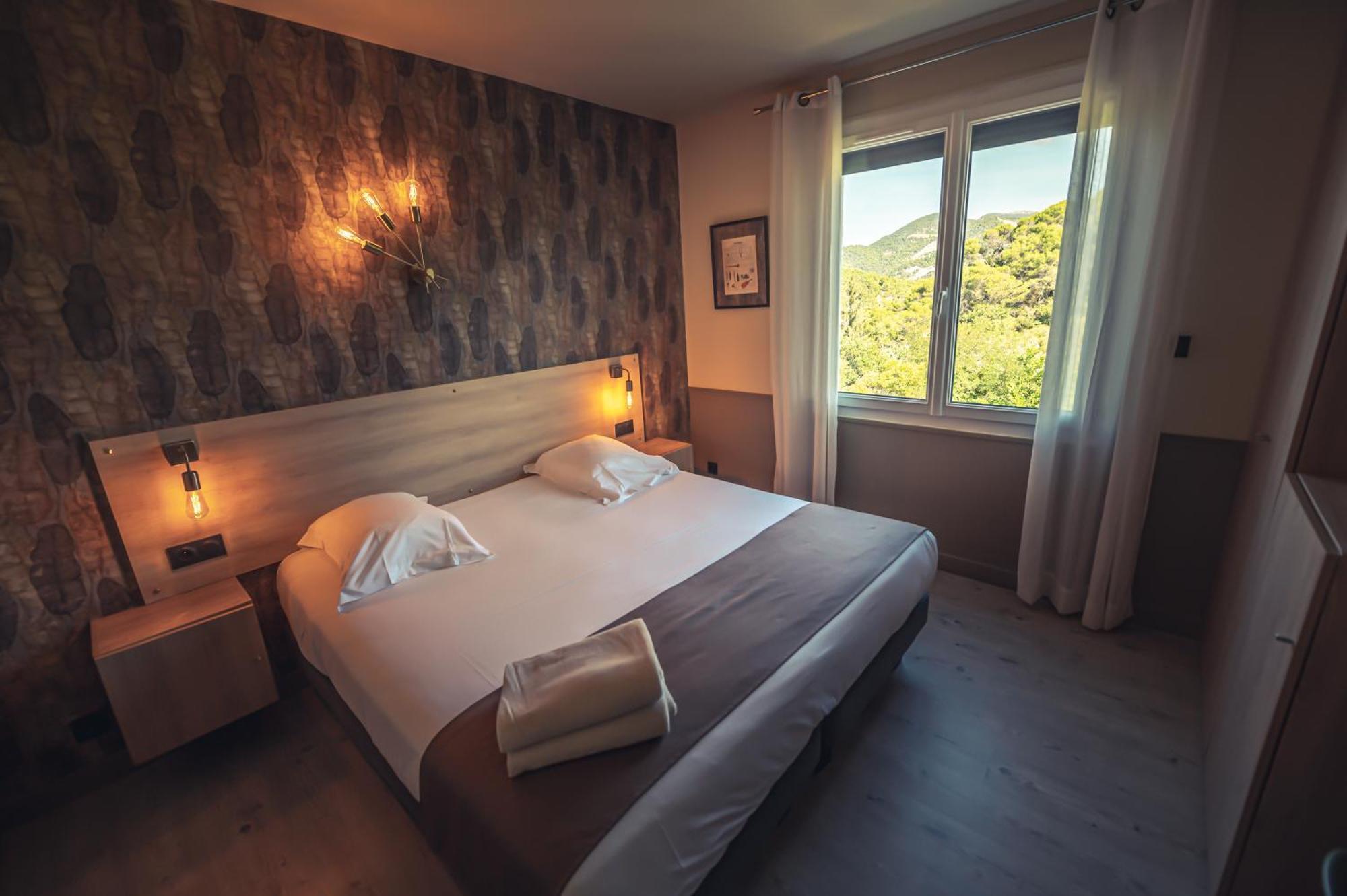 Logis Hotel Restaurant Le Plantevin Propiac Bagian luar foto