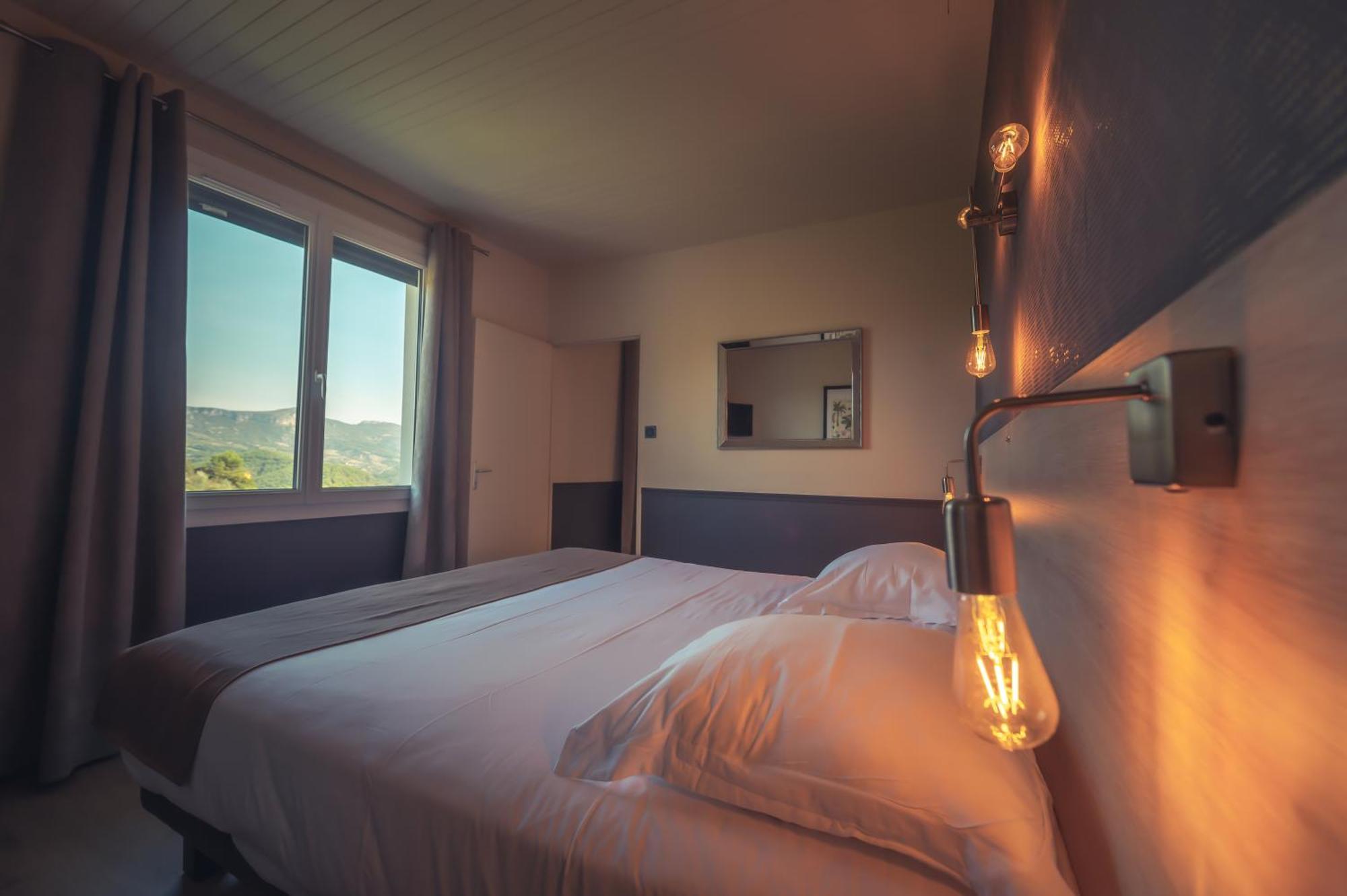 Logis Hotel Restaurant Le Plantevin Propiac Bagian luar foto