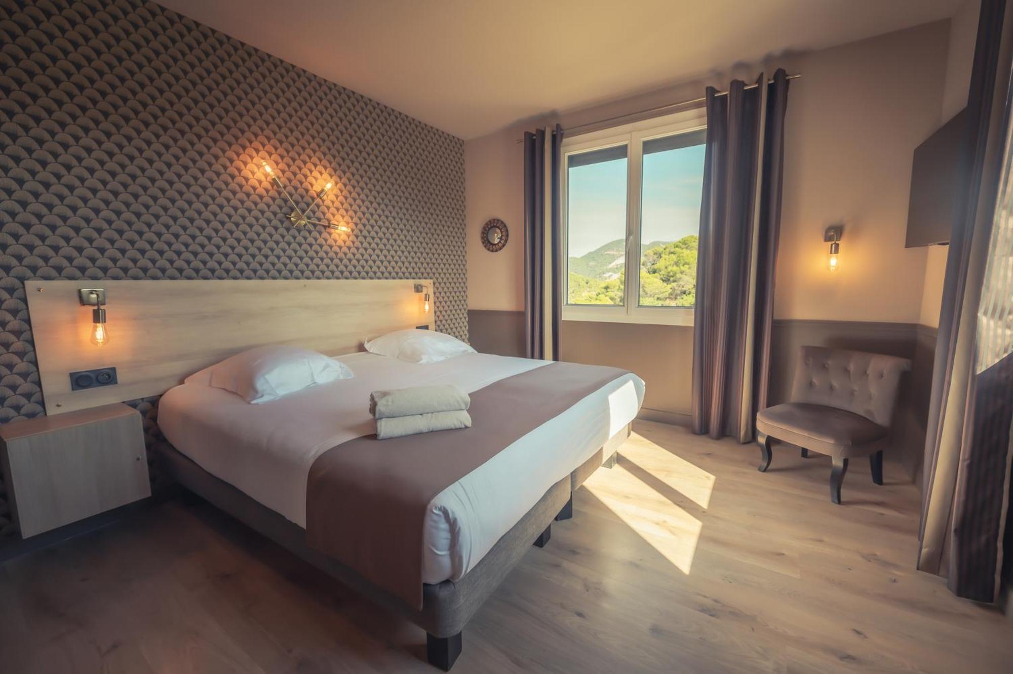 Logis Hotel Restaurant Le Plantevin Propiac Bagian luar foto
