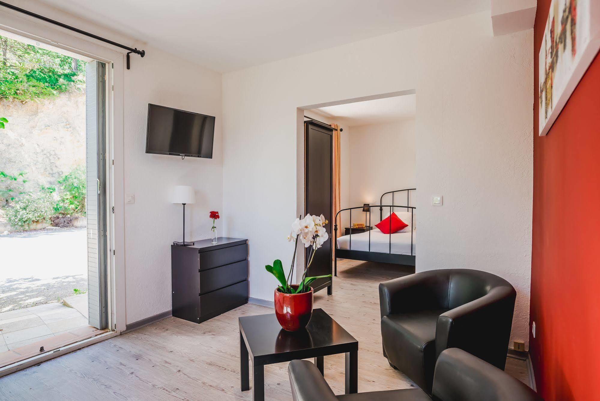 Logis Hotel Restaurant Le Plantevin Propiac Bagian luar foto